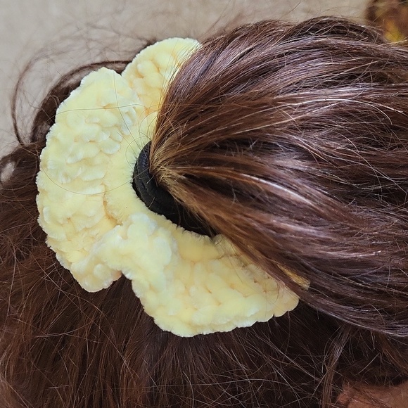 2 piece bundle, Flip flop shoe, scrunchie, handcrafted crochet,yellow blue white - Picture 6 of 11